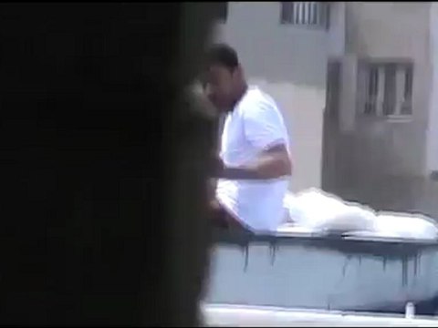فري برس حماه المحتلة الأربعين الشبيحة على أسطح المدارس 12 4 2012 Hama