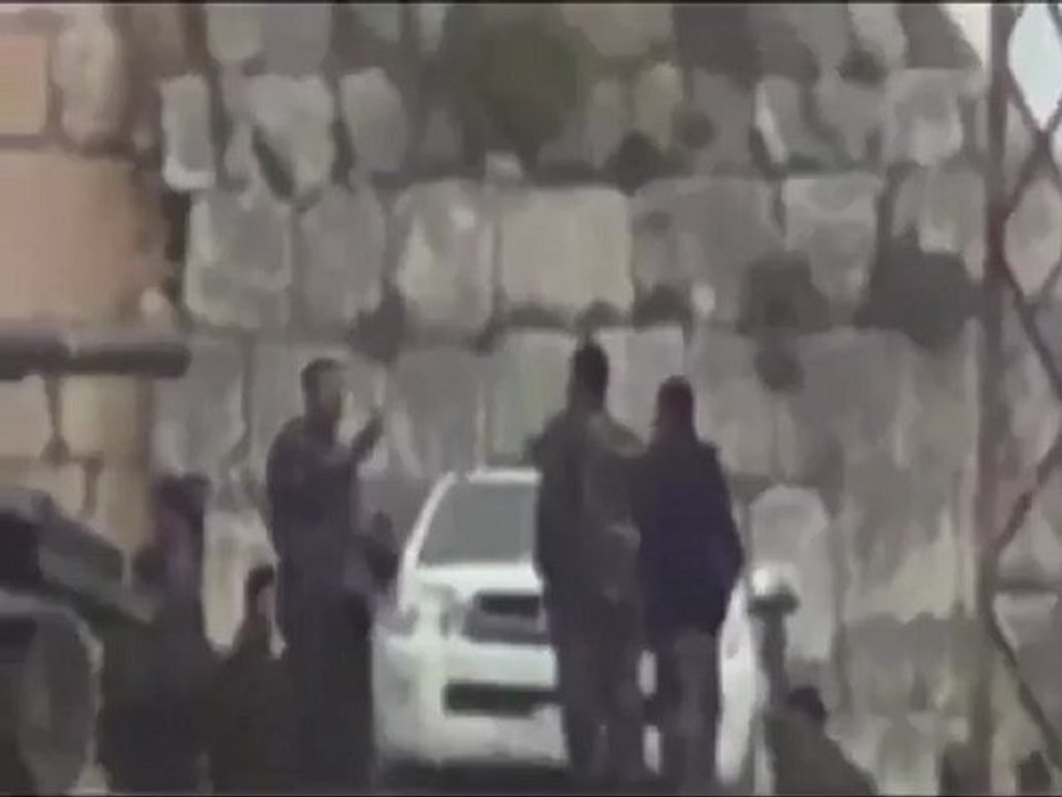 فري برس  ريف حماه المحتل دبابات في قلعة المضيق بريف حماه 12 4 2012 Hama