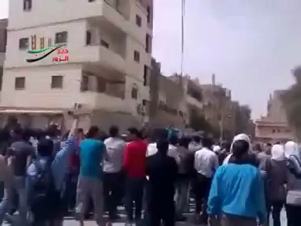 فري برس  دير الزور الحرة   مظاهرة صباحية احرار كلية العلوم بدير الزور 12 4 2012  ج2  DeerALzoor