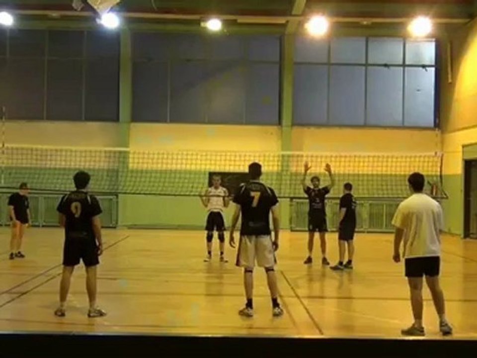 L'ASPTT PARIS VOLLEY prépare la saison des tournois... ou pas...