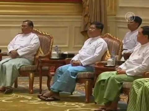 Кэмерон нанес исторический визит в Мьянму