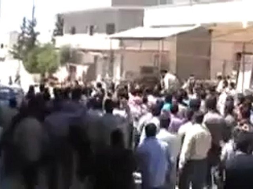 فري برس حلب الاتارب المحتله مظاهره جمعه الثورة لكل السورين رغم الحصار 13 4 2012 ج2 Aleppo