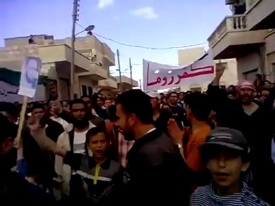 فري برس إدلب كفرروما   مشاركة لاحدى حرائر كفرروما في جمعة ثورة لكل السوريين  13  4  2012 Idlib