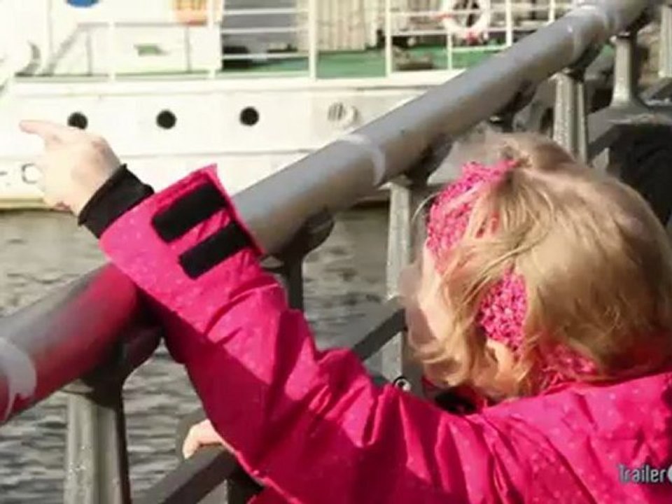 Fliegende Männer über Berlin