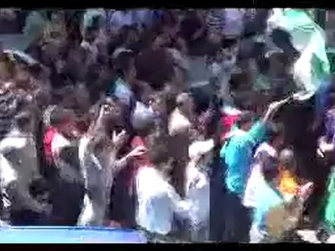 فري برس حمص حي الملعب البلدي جمعة ثورة لكل السوريين 13 4 2012 ج1 Homs