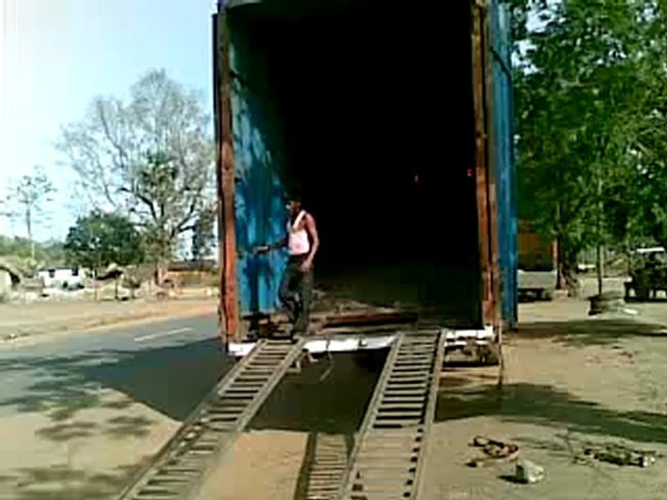 RITZ CAR LOADING IN CONTAINER BY C L S PACKERS & MOVERS JAMSHEDPUR JHARKHAND