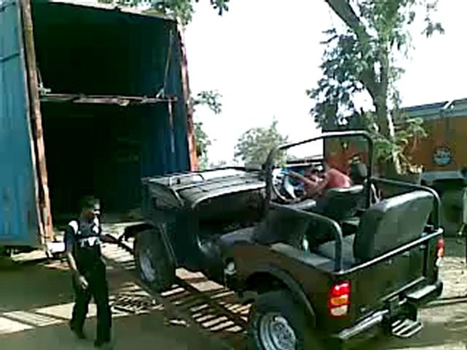 JEEP UNLOADING BY C L S  PACKERS & MOVERS JAMSHEDPUR JHARKHAND