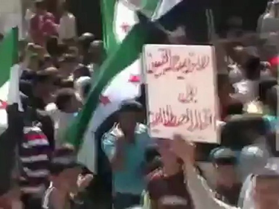 فري برس ريف حماه المحتل مظاهرة في قلعة المضيق بجمعة ثورة لكل السوريين 13 4 2012 Hama