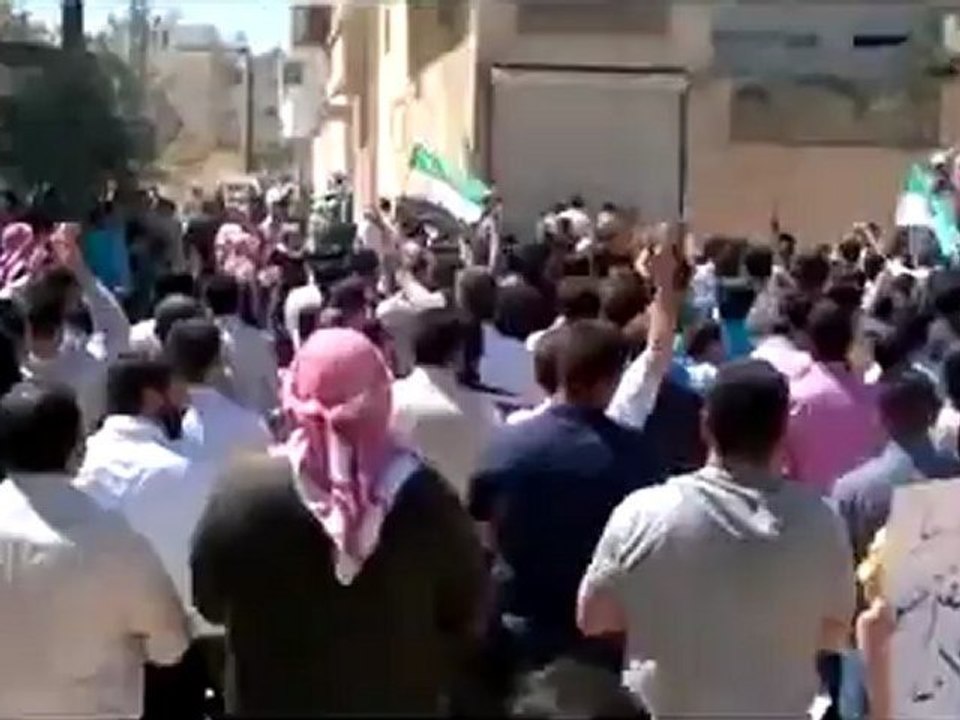 فري برس حماه طريق حلب شارع التوحيد جمعة ثورة لكل السوريين 13 4 2012 Hama