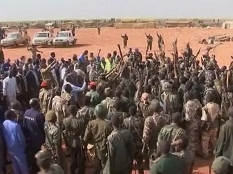 Sudan troops advance to disputed town