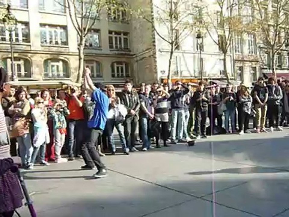 PARIS - Artiste des rues / Strassenkünstler / Streetdancer -