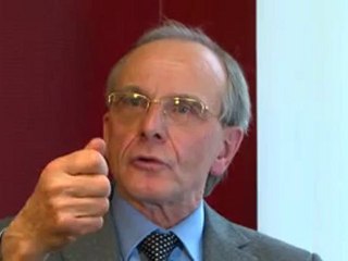 Axel Kahn_ medecin et geneticien_ soutient Francois Hollande