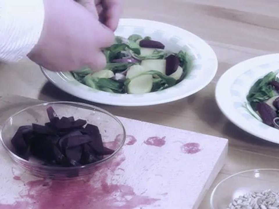 Lamb's lettuce with beetroot and potatoes