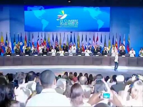 Shakira fue la encargada de entonar el himno de Colombia en la inauguración de la VI cumbre de las Américas.