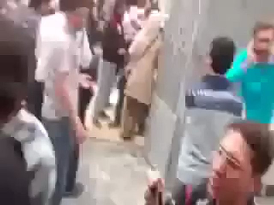 فري برس حلب الأحرار بالصدور العارية أمام وابل من الرصاص 14 4 2012 Aleppo