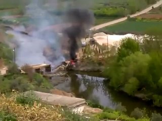 فري برس حماه المحتلةبلدة خطاب حرق الجسر الخشبي  14 4 2012 ج3 Hama