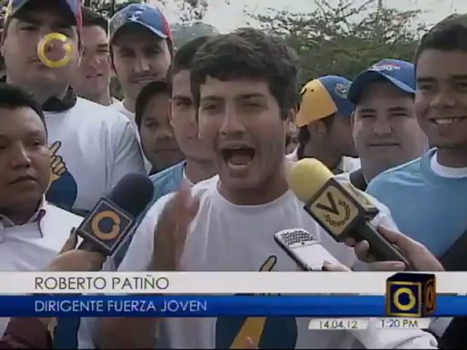 Miembros de Fuerza Joven recolectan fondos para campaña presidencial de Capriles