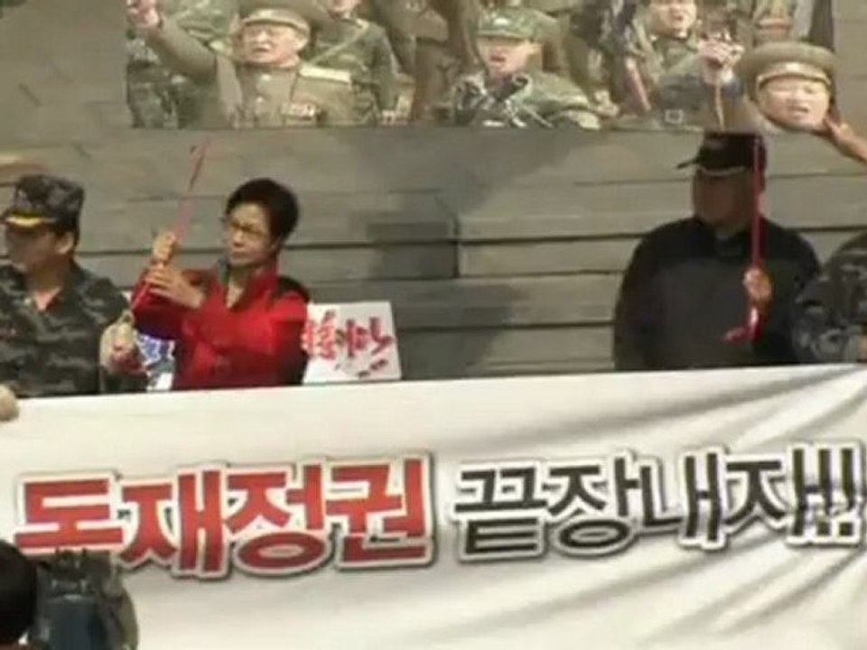 South Koreans release anti-North leaflets