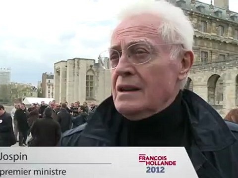 Lionel Jospin à l'issue du meeting de Paris-Vincennes