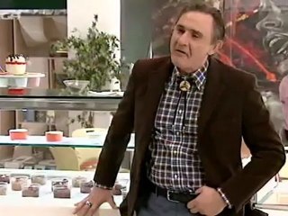 Piso sto spiti S01E17 - "Tha sinantiseis enan psilo kastano"