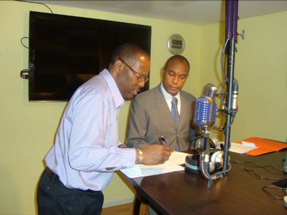Visite de courtoisie du Consul Général d’Haïti, M. Justin VIARD, à la Station de Radio haïtienne CPAM à Montréal.-