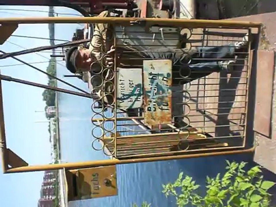 Fuchs olle Hundepiet inne Media Spree uff de Käthe von 1917 Rummelsburger Bucht Berlin