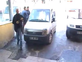Kendisini Derse Almayan Öğretmeni Kalbinden Bıçakladı