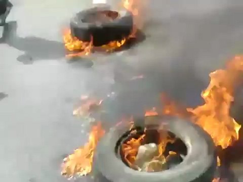 فري برس دمشق قطع طريق كورنيش حي الميدان الدمشقي المجاهد 15 4 2012 Damascus