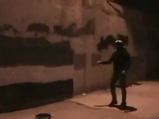 فري برس دمشق برزة الرجل البخاخ يغني يلعن روحك يا حافظ15 4 2012 Damascus