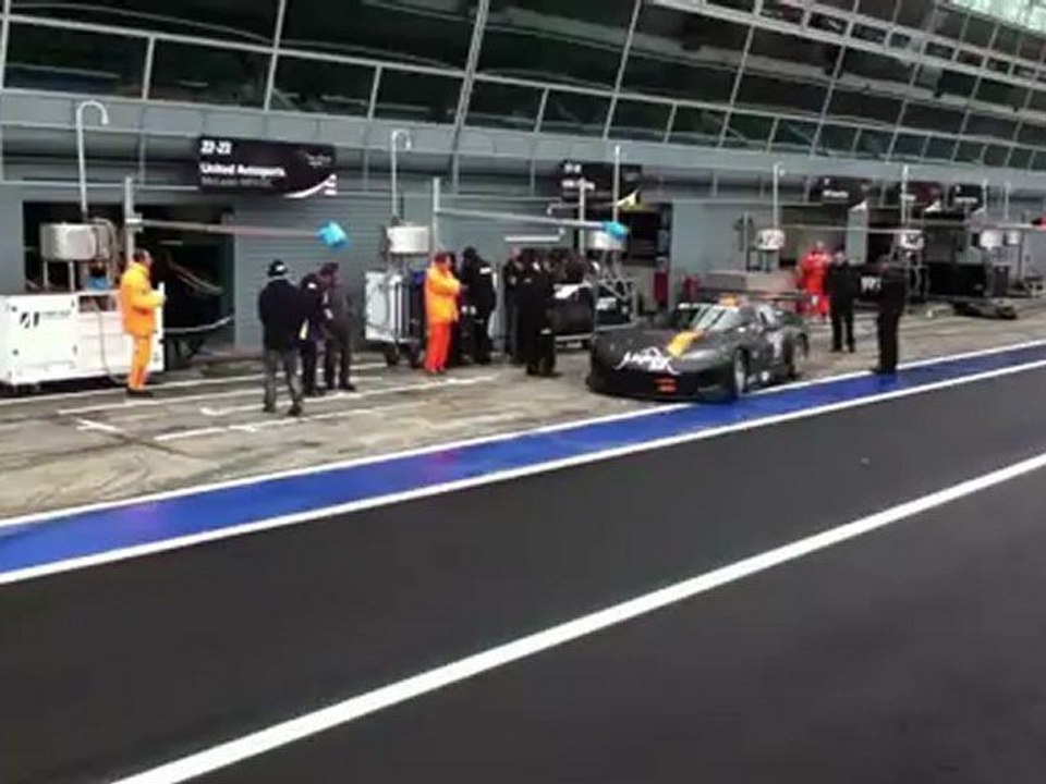 Viper qui quitte les stands