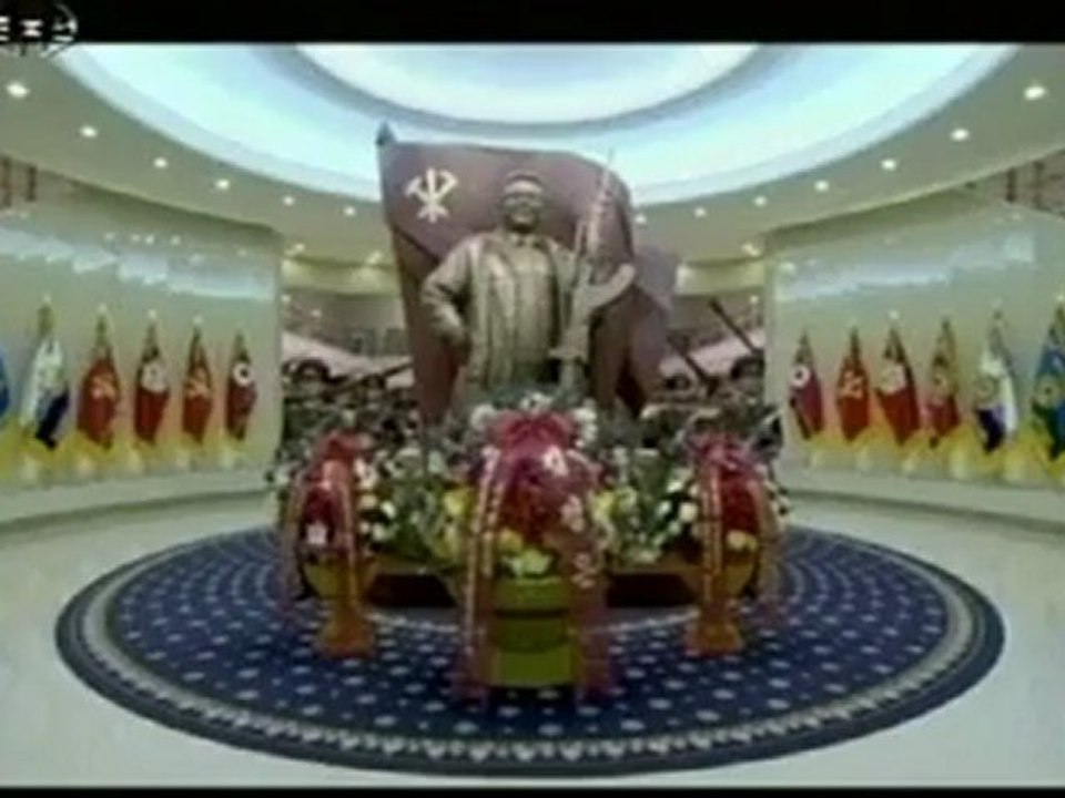 Kim Jong-un tours museum