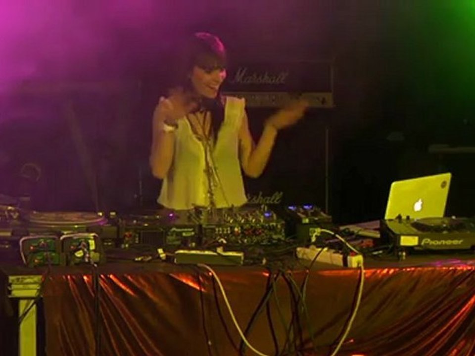 Rebeca Trêsor- Noise off festival OFFLINE 29 de Marzo -  Sala But