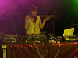 Rebeca Trêsor- Noise off festival OFFLINE 29 de Marzo -  Sala But