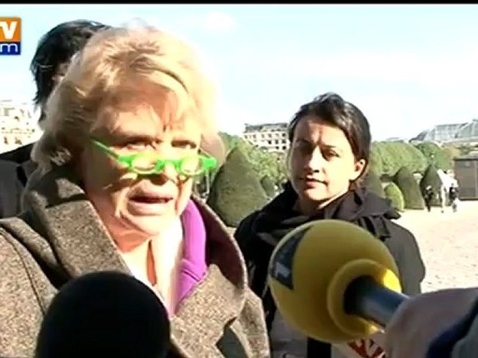 Honneurs militaires rendus à Raymond Aubrac aux Invalides