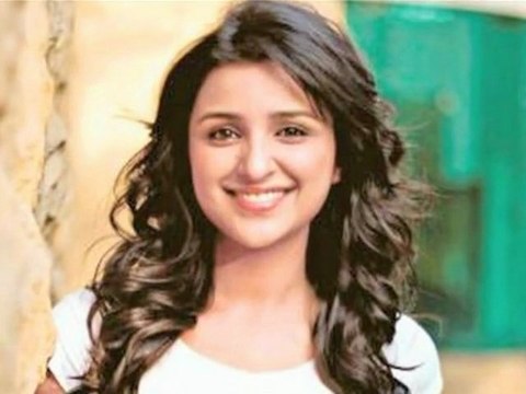 Priyanka Chopra Wants To Slap Cousin Parineeti Chopra - Bollywood Babes