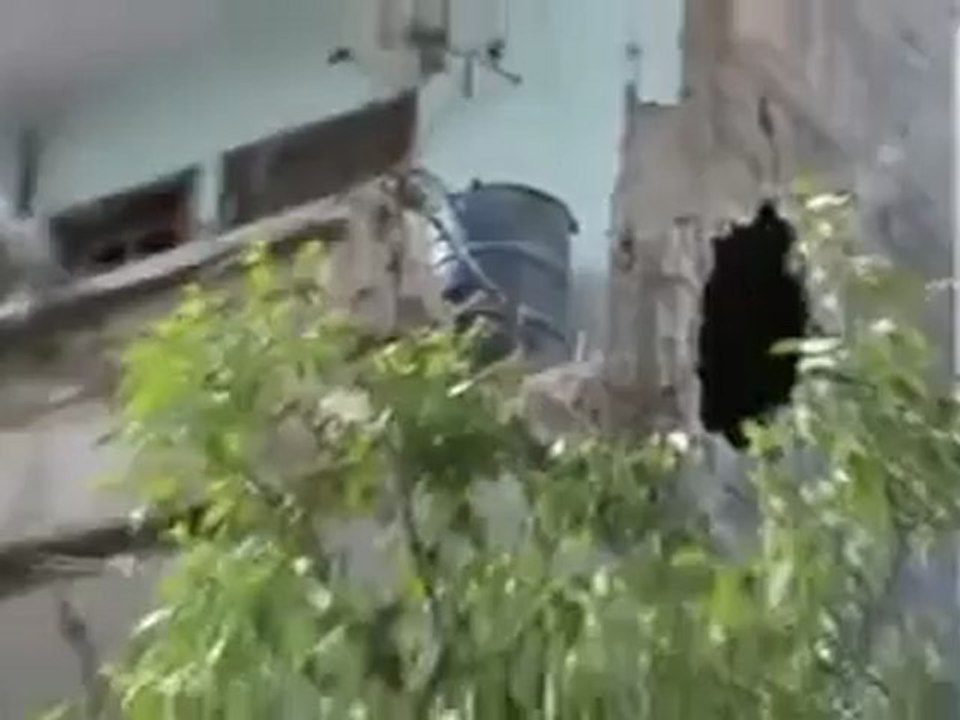 فري برس حمص اثار الدمار جراء القصف حمص البياضة 15 4 2012 Homs