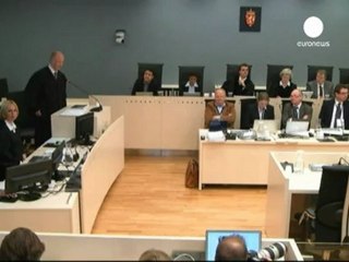 "Legittima difesa della Norvegia". Breivik e il braccio...