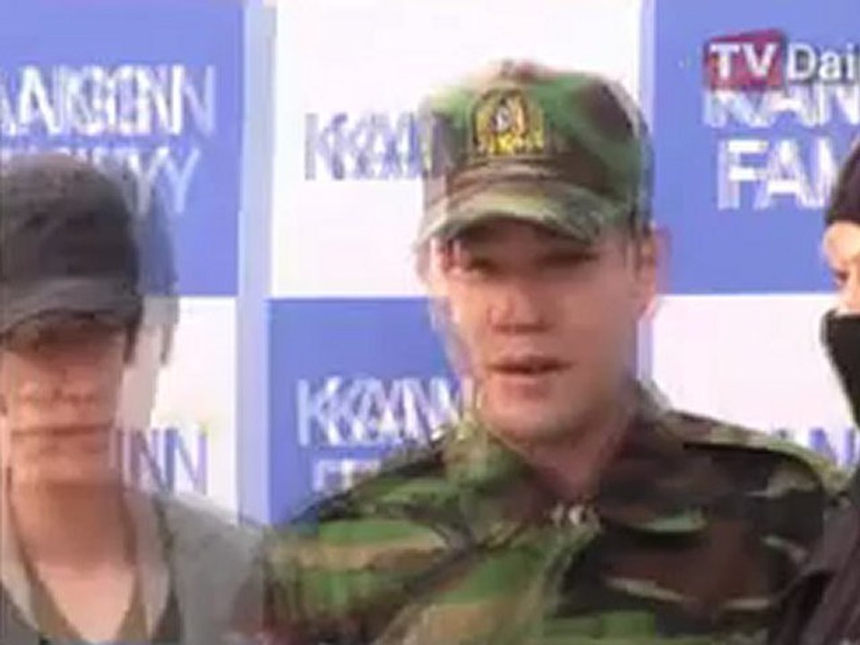 Kangin discharged from the military (leeteuk eu...