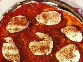 Pizza mozzarella et pepperoni