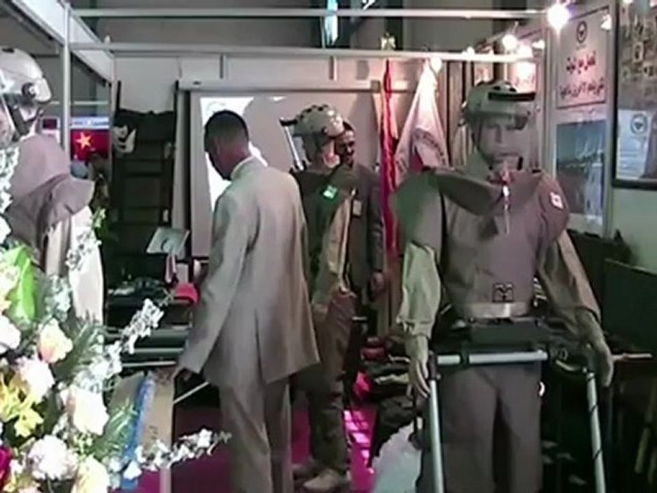 Bagdad: première exposition d'armes depuis la c...