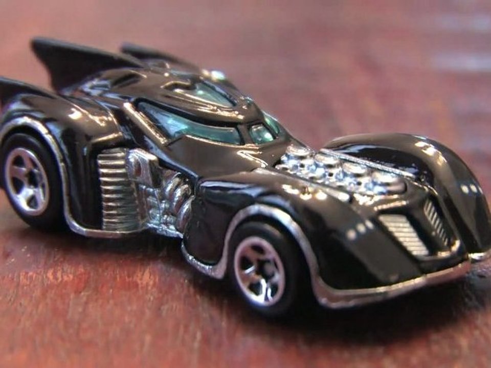 BATMAN ARKHAM ASYLUM BATMOBILE Hot Wheels review by CGR Garage