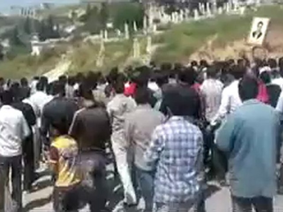 فري برس ريف حماه المحتل مظاهرة قلعة المضيق 16 4 2012 Hama