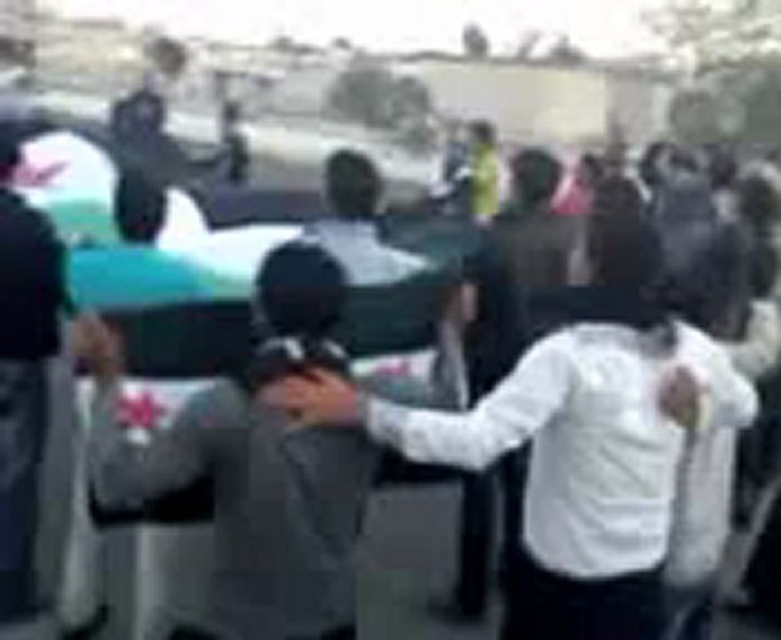 فري برس ريف حلب مظاهرة رائعة لاهل البلدة منبج ريف حلب 16 4 20122 Aleppo