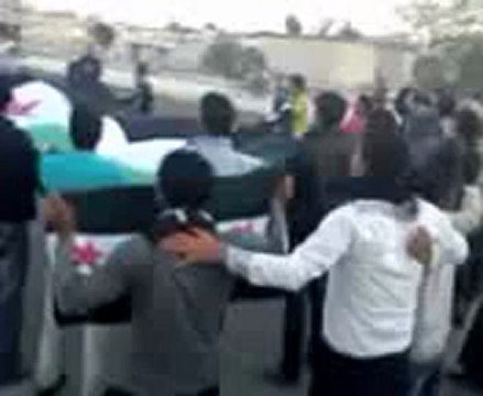 فري برس ريف حلب مظاهرة رائعة لاهل البلدة منبج ريف حلب 16 4 20122 Aleppo