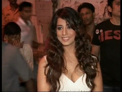 Hot Mahi Gill Bagged An Item Number In Zanjeer Remake- Bollywood Hot