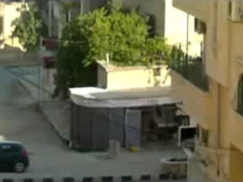 فري برس ادلب أريحا مرور رتل من الدبابات وبيكابات الشبيحة في مدينة أريحا متوجهين إلى جبل الزاوية 17 4 2012 جـ1 Idlib