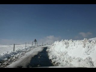 Sur la route enneigée entre Montbuzat et Bronac le 17 avril 2012