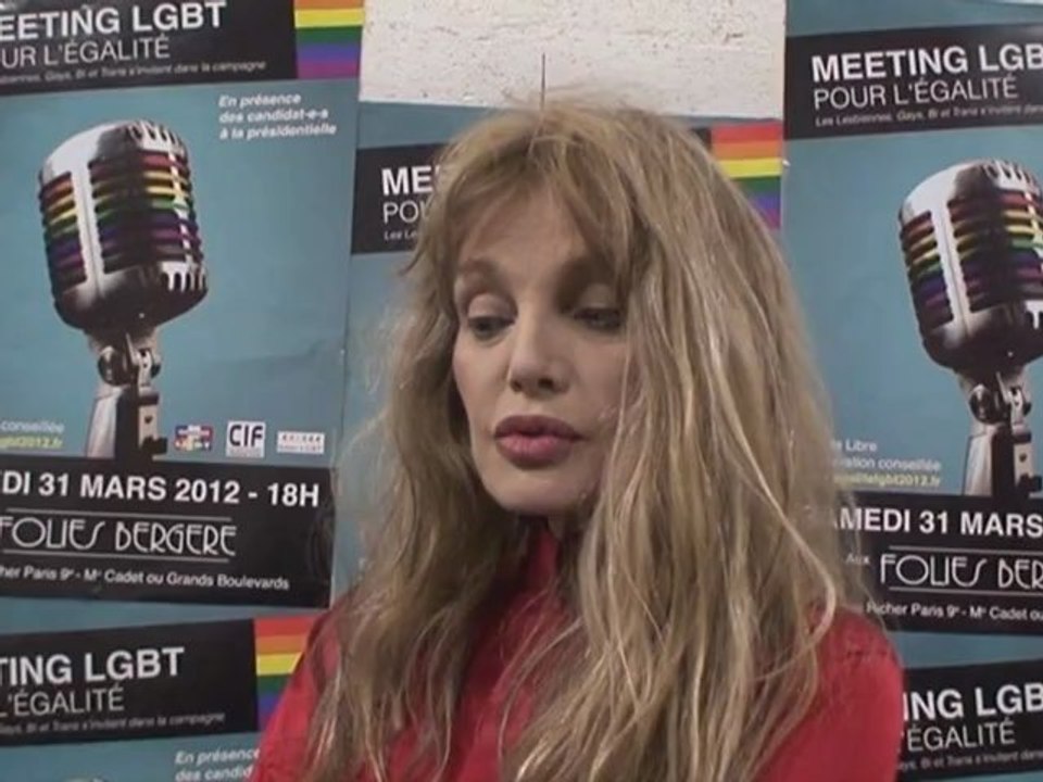 Meeting LGBT pour l'égalité - Soutien de Arielle Dombasle