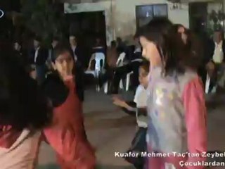 Kuaför Ali Taç'tan Zeybek Oyunları Çocuklardan Kolbastı