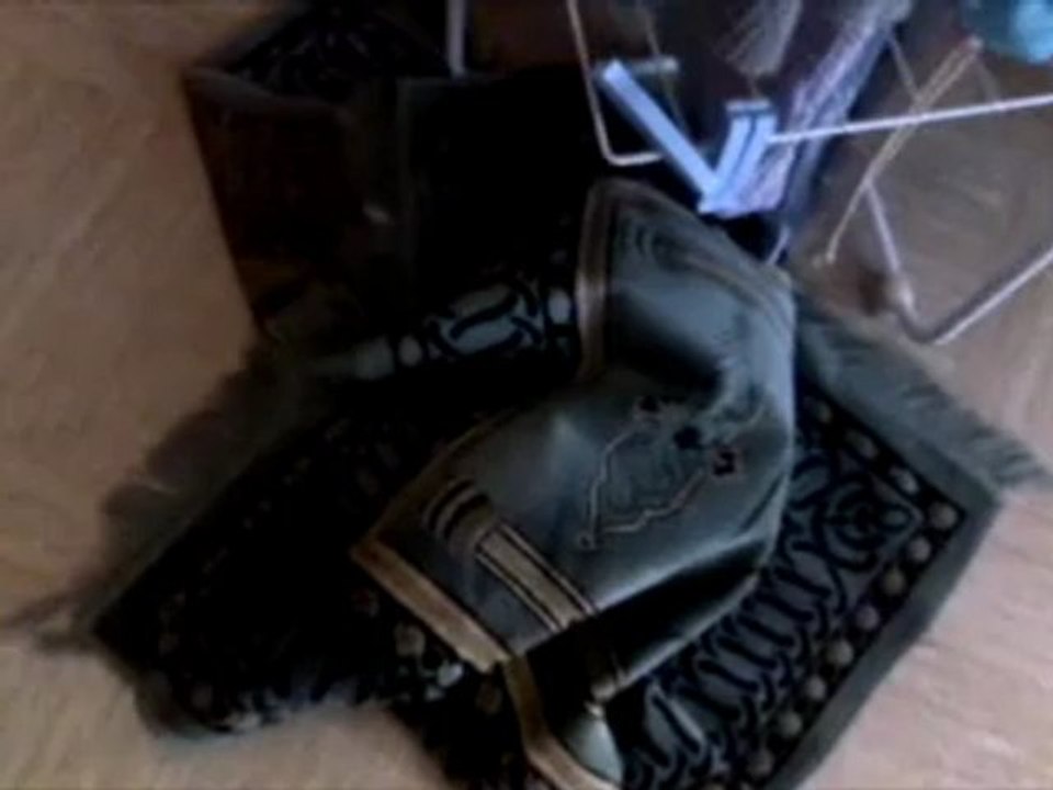 !!! ANGOISSE SOUS LE TAPIS !!!